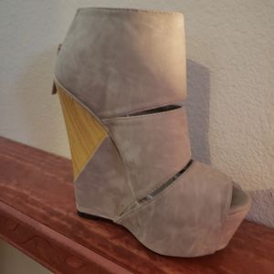 Brand new. Bought online, unable to return.